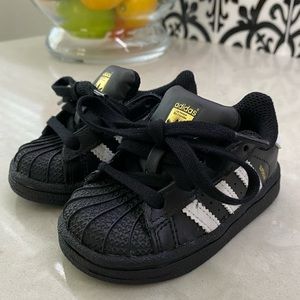 Adidas superstar, original shell toe sneakers, toddler size 4